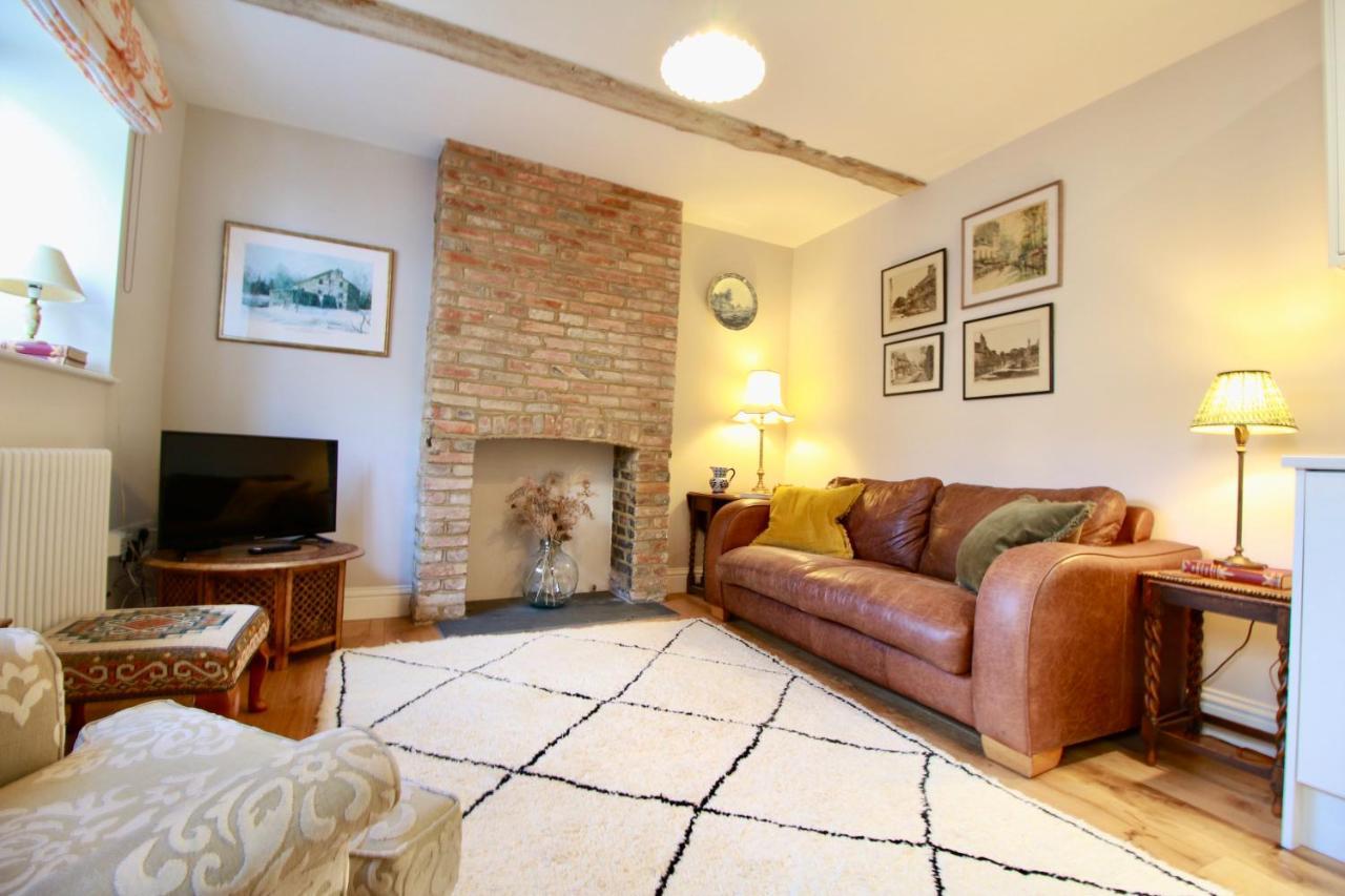 14Th Century Rose Cottage, Centre Of Alfriston By Air Premier Exterior photo
